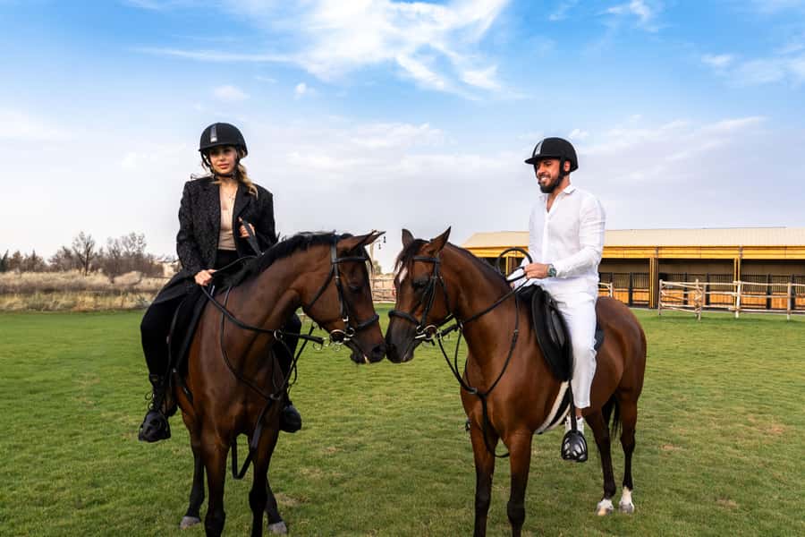 Dubai: Al Marmoom Oasis Horse Riding Experience with Snack - Dress, comfort, and safety