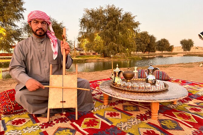 Dubai: Al Marmoom Oasis Vintage Safari: Camels, Stargazing & Meal - Stargazing and Bedouin navigation