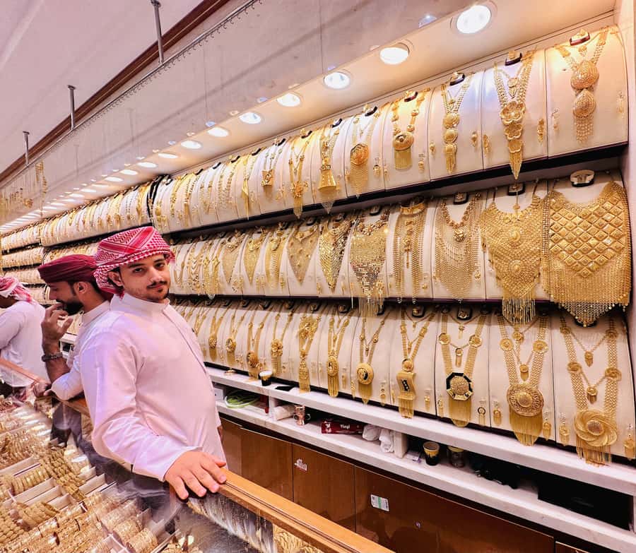 Dubai: Authentic Old Town, Souks, Tastings & Abra Boat Tour - Exploring the Spice and Gold Souks