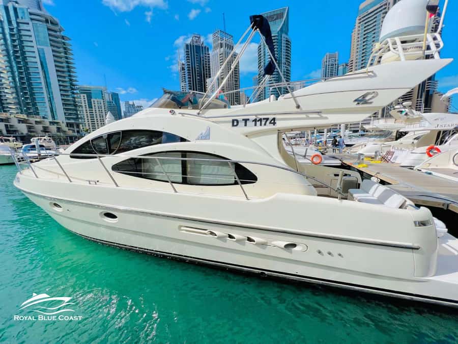 Dubai: Azimut 42 Feet Private Luxury Yacht Cruise - What the Azimut yacht feels like on the water