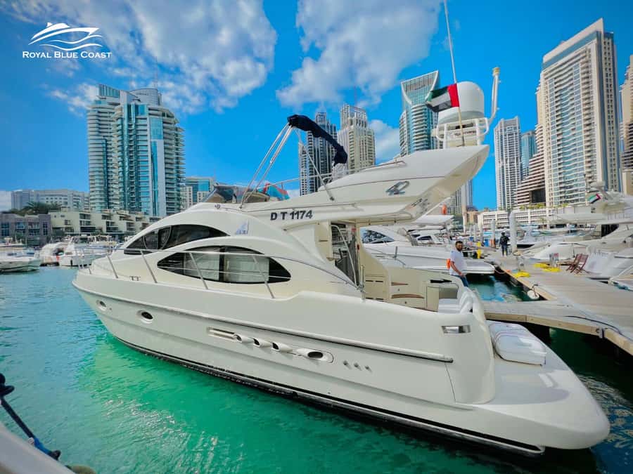 Dubai: Azimut 42 Feet Private Luxury Yacht Cruise - One hour, three hours, or a longer private cruise