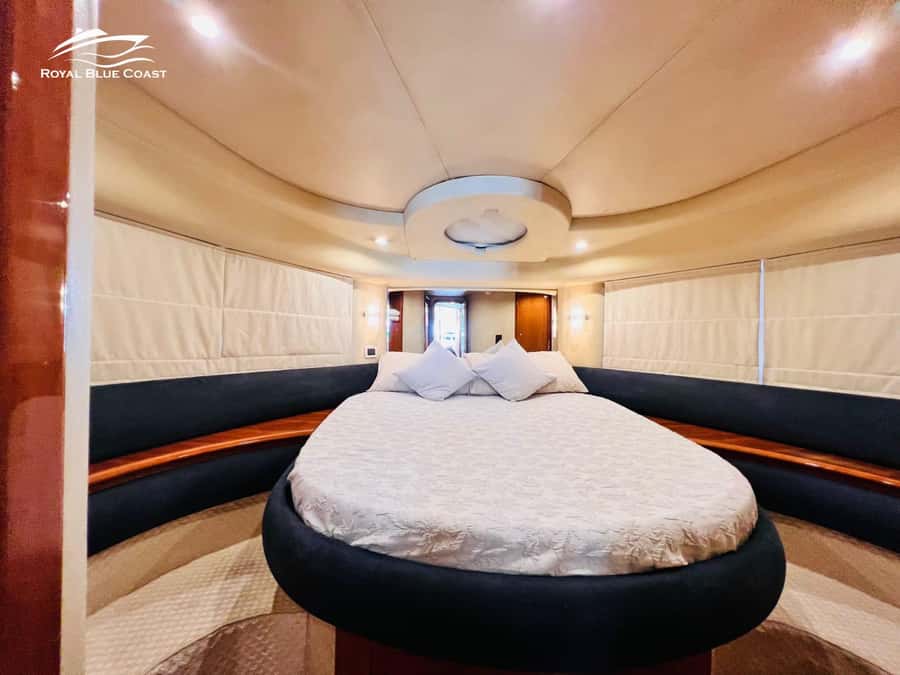 Dubai: Azimut 42 Feet Private Luxury Yacht Cruise - Swimming, sunbathing, and the onboard setup