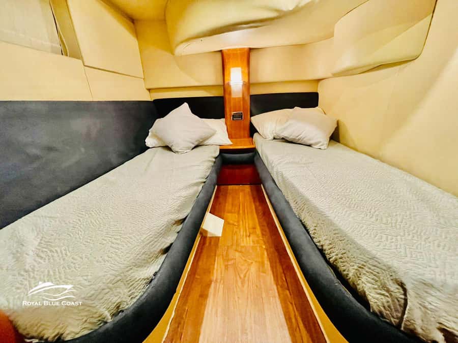 Dubai: Azimut 42 Feet Private Luxury Yacht Cruise - Why the crew matters on a private charter
