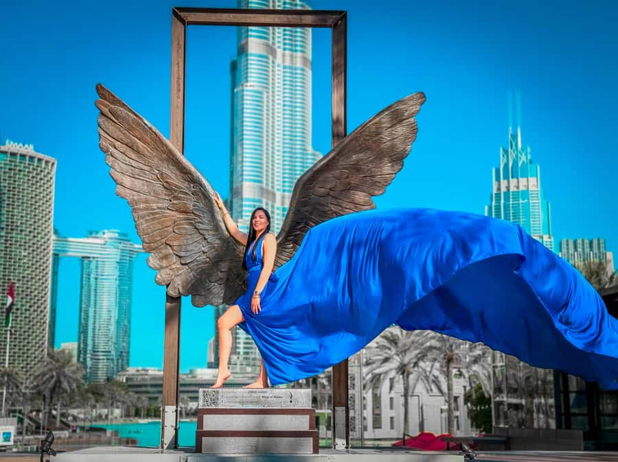 Dubai: Burj Khalifa Flying Dress Videography Shoot - Meeting at Wings of Mexico