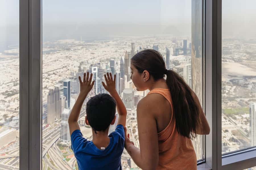 Dubai: Burj Khalifa Sky Level 148, 124, & 125 Entry Ticket - Getting to the At The Top counter