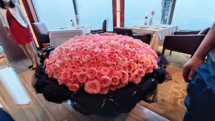 Dubai: Burj Khalifa Sunset Engagement with Porsche Pickup - My booking advice