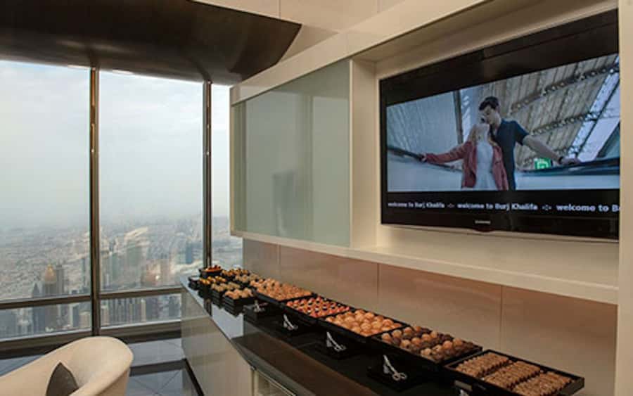 Dubai: Burj Khalifa VIP Experience Level 152 Lounge Access - The fast route up the tower