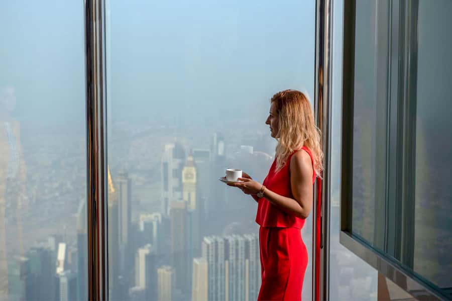 Dubai: Burj Khalifa VIP Experience Level 152 Lounge Access - Tea, coffee, canapés, and the lounge service