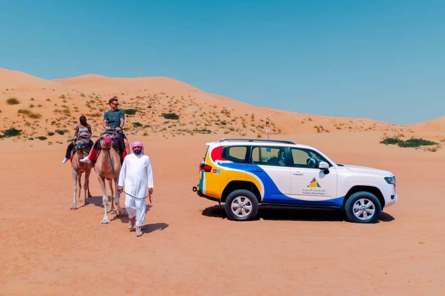 Dubai: Camel Safari, Wildlife & Lakeside Breakfast - Meeting the camels and settling into the ride