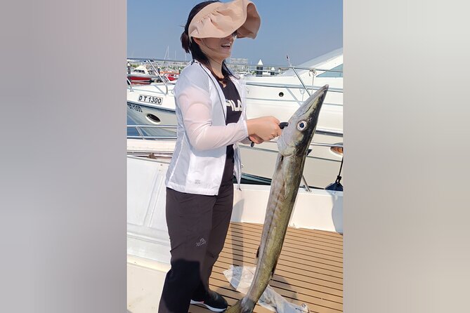 Dubai Deep Sea Fishing 4 hours + BBQ of Catch - Five fishing techniques in one outing