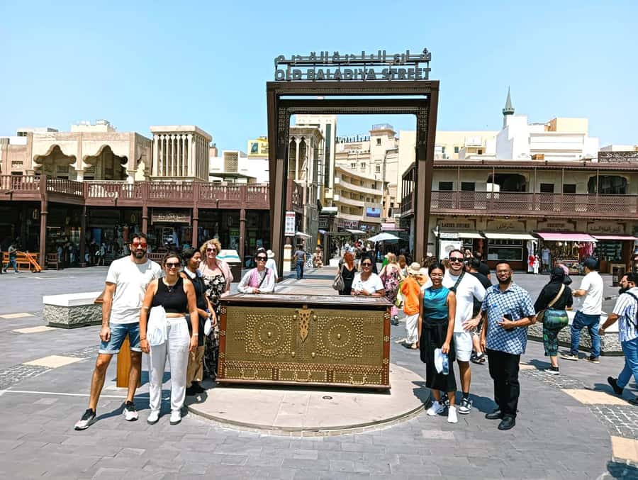 Dubai: Discover Dubai Old Town, Souks, Museum & Street Food - Starting at Al Seef beside Dubai Creek