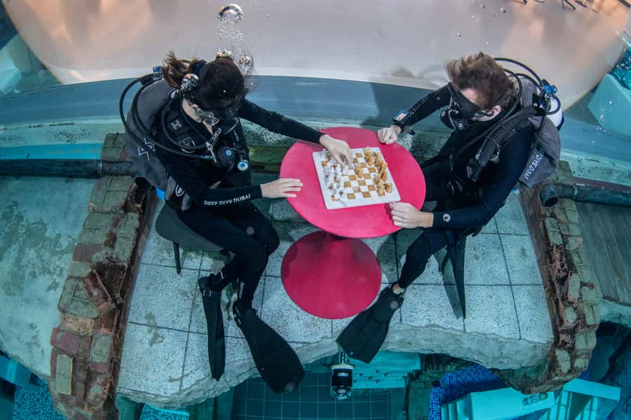 Dubai: Discover Scuba Dive for Beginners at Deep Dive - Your first briefing and equipment lesson