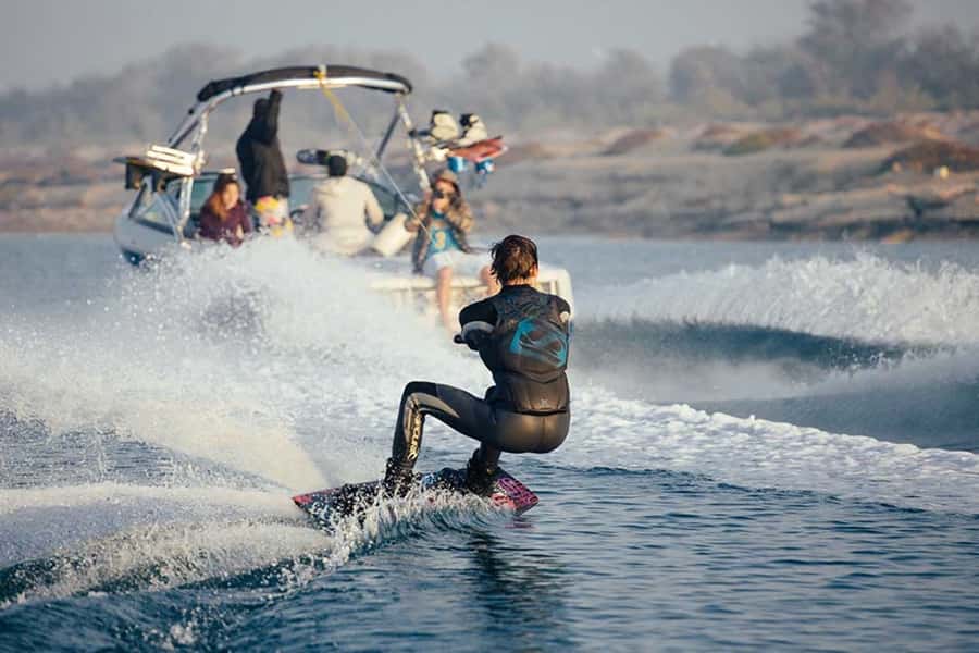 Dubai: Dubai Marina Wakesurfing or Wakeboarding Experience - Key points at a glance