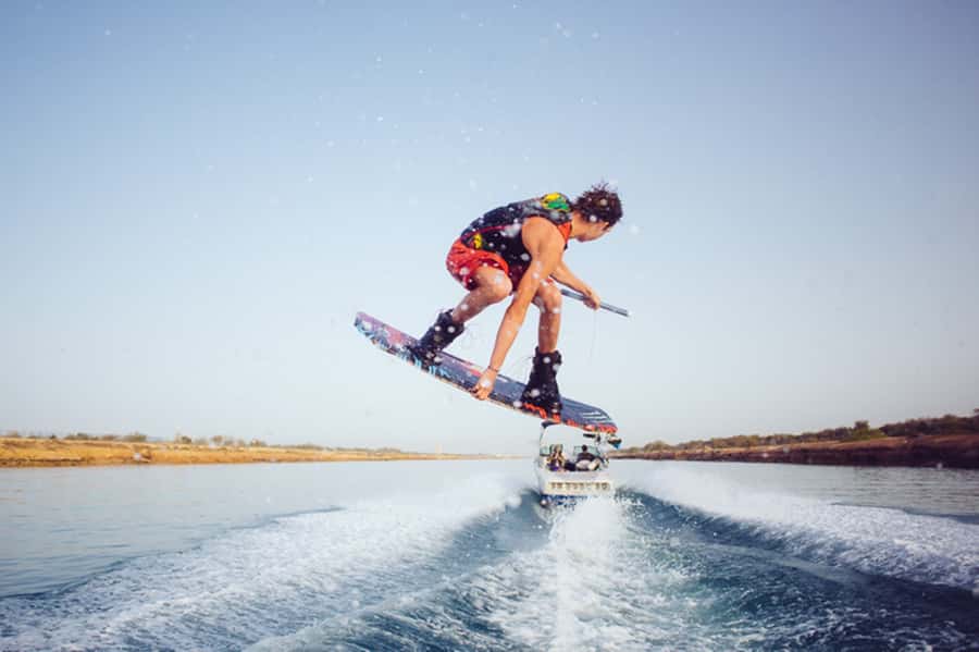 Dubai: Dubai Marina Wakesurfing or Wakeboarding Experience - From arrival at Wake2Wake to your first ride