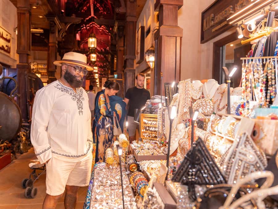 Dubai: Evening Tour and Burj Khalifa Entrance Ticket - Madinat Jumeirah brings in a more traditional look