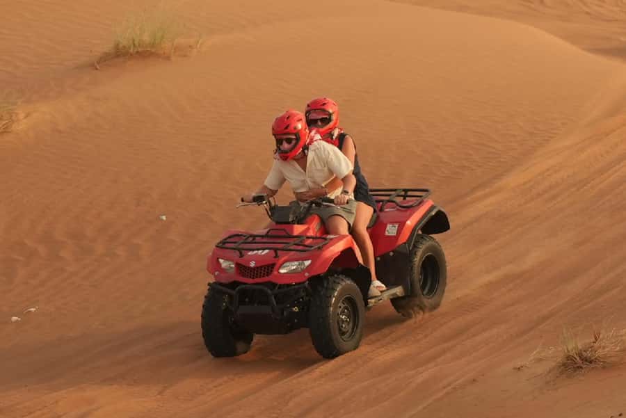 Dubai: Experience 60 Minutes Quad bike & BBQ Dinner - One hour on the quad bike