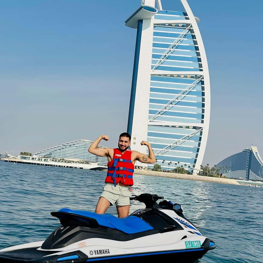 Dubai: Experience Jet Ski to Burj Al Arab +PICTURES & VIDEOS - The guide is part of the experience
