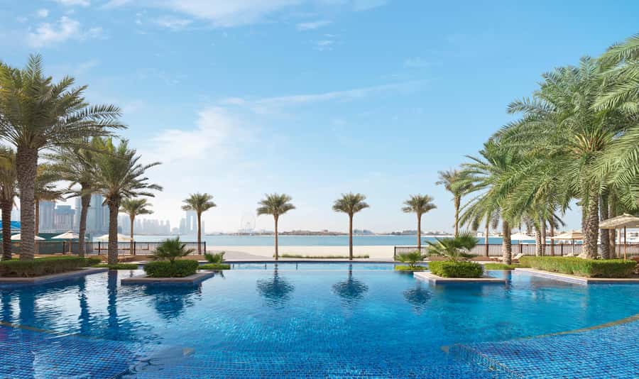 Dubai: Fairmont the Palm Pool and Beach Access - Changing rooms, sauna, and practical comfort