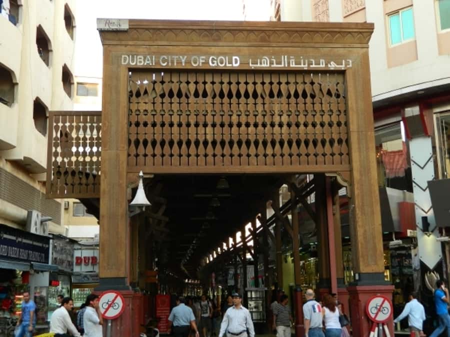 Dubai Full-Day Spanish Language Tour - City of Contrasts - Spice Souq: follow the aromas