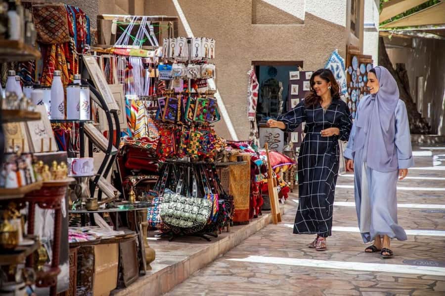 Dubai Full-Day Tour: Mosque, Souks, Burj Khalifa photo stop - Burj Khalifa and free time at Dubai Mall