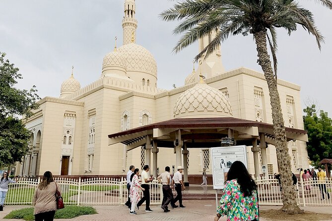 Dubai Full Day Tour with Entry Ticket to Burj Khalifa at the Top - Dubai Mall and the ride to At the Top