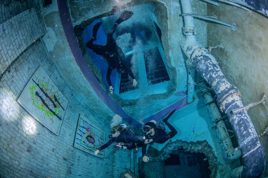 Dubai: Guided Scuba Dive for Certified divers at Deep Dive - Entering Dubai’s Indoor Underwater City