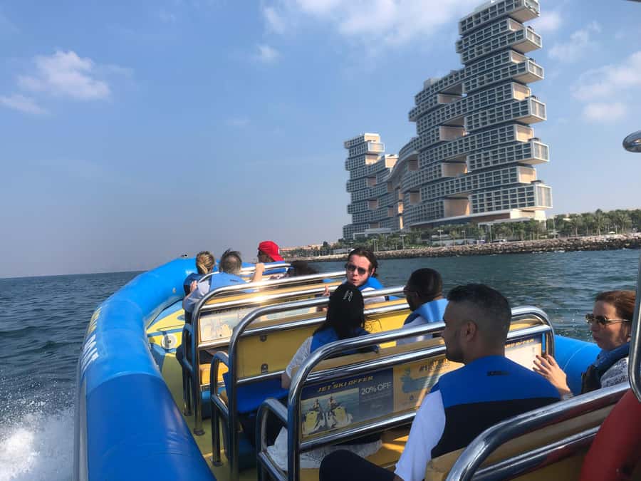 Dubai: Guided Speedboat Tour with City Sights & Ice Cream. - Cruising around Palm Jumeirah