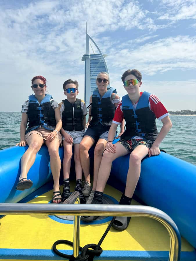 Dubai: Guided Speedboat Tour with City Sights & Ice Cream. - How much privacy can you expect?
