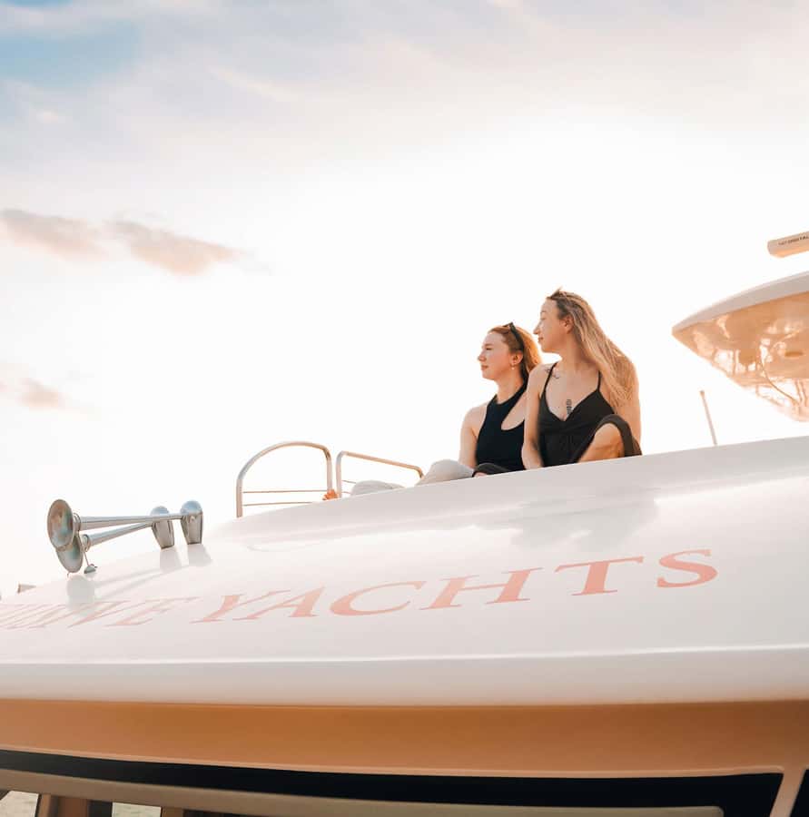 Dubai Harbor: Luxury Yacht Tour with BBQ Options - Open deck views versus the cooled lounge