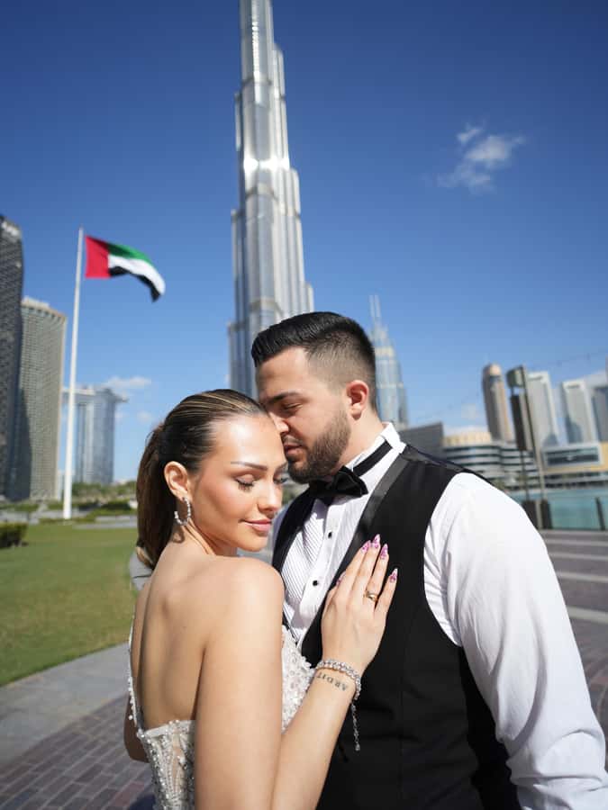 Dubai: Iconic Burj Khalifa Pre-Wedding Photoshoot - Why the edited photos and raw files matter