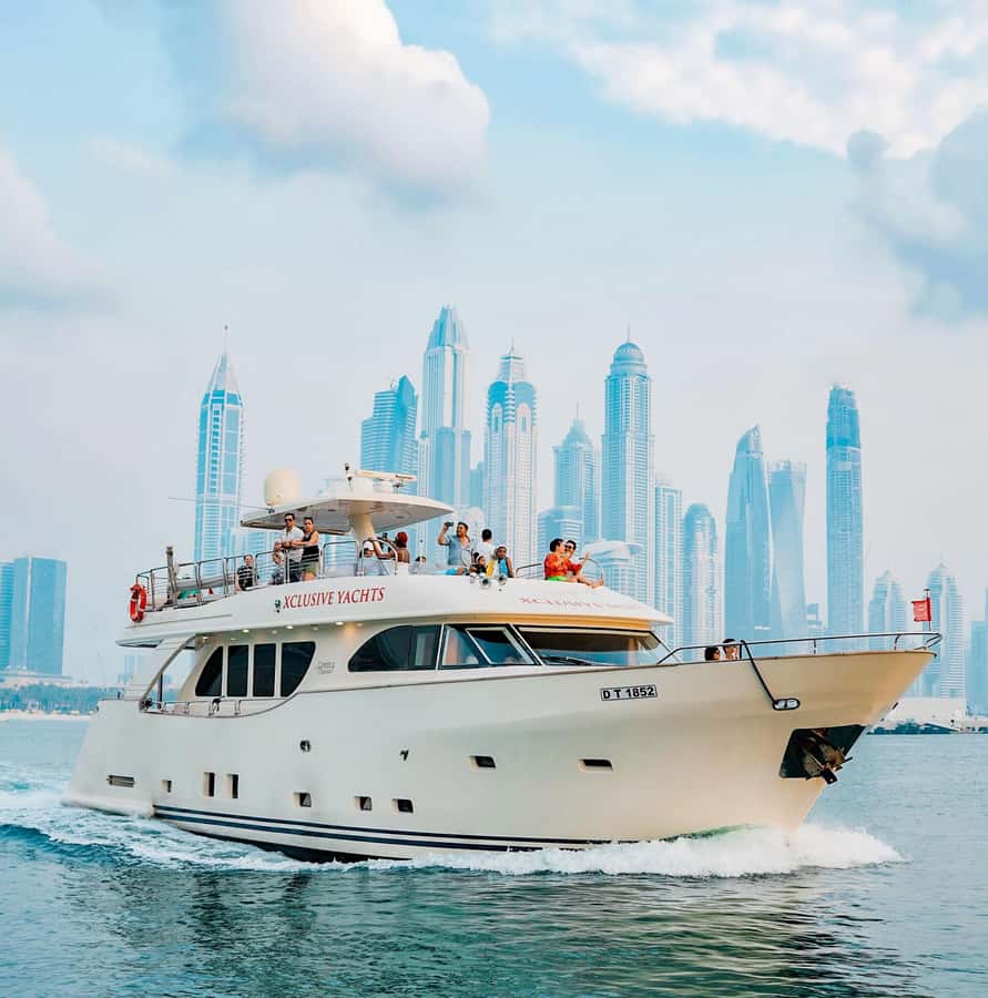 Dubai: Instagrammable Yacht Tour with Drinks & Ain/JBR Views - The first minutes on the yacht
