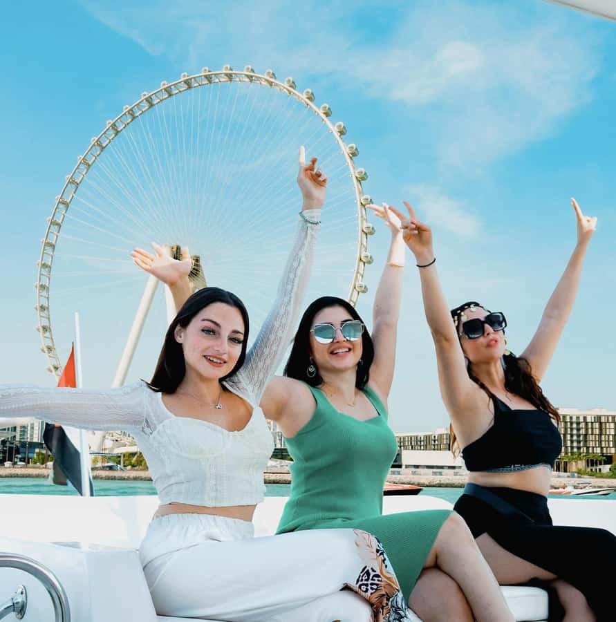 Dubai: Instagrammable Yacht Tour with Drinks & Ain/JBR Views - Cruising through Dubai Marina