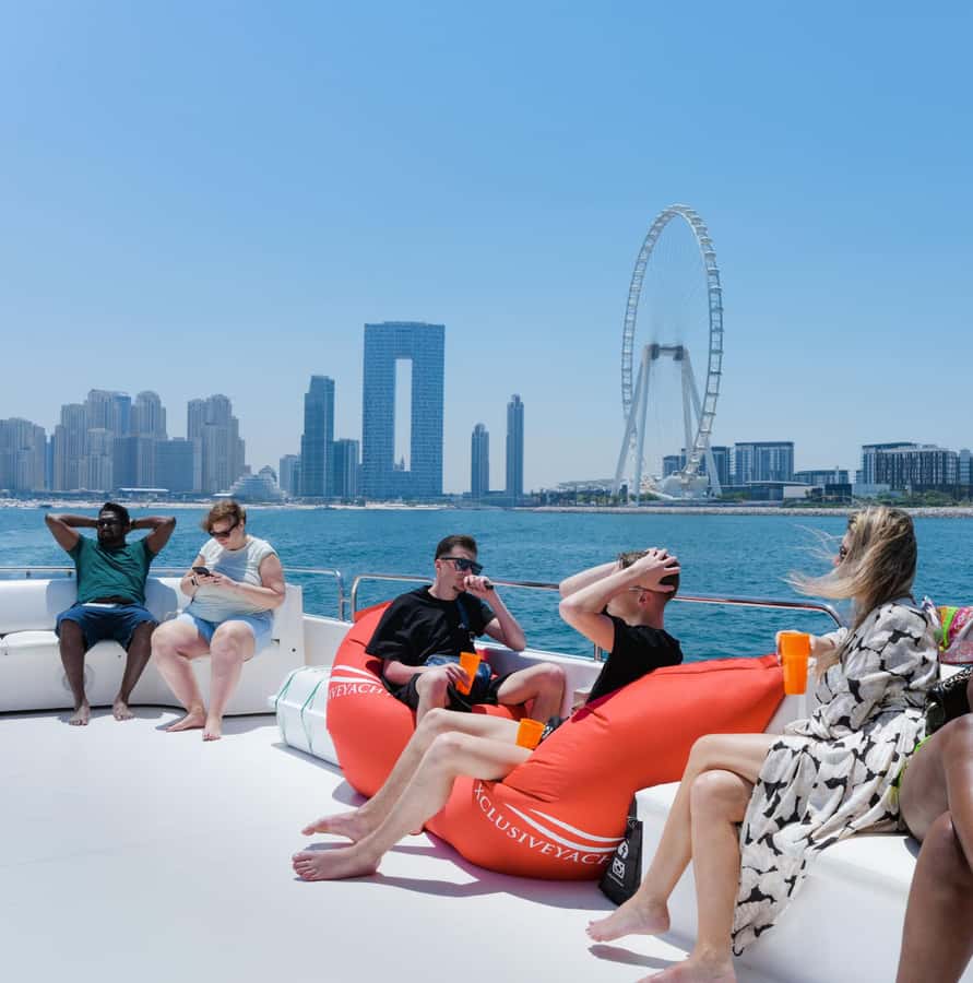 Dubai: Instagrammable Yacht Tour with Drinks & Ain/JBR Views - Ain Dubai and JBR photo opportunities