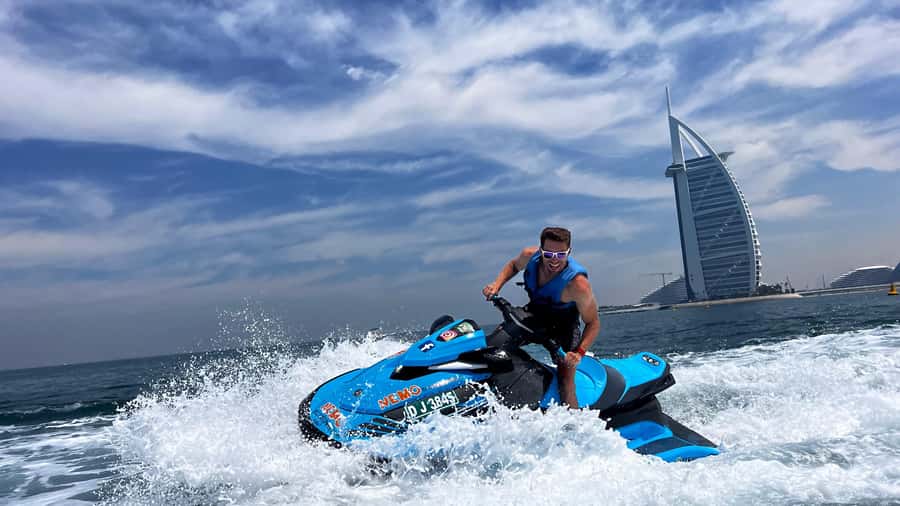 Dubai Jet Ski: Burj Khalifa, Burj Al Arab, Pics & Ice Cream! - Meeting the guide at Umm Suqeim Marina