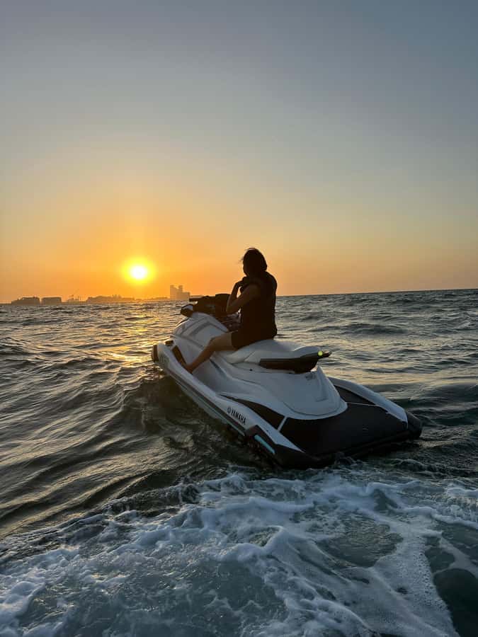 Dubai Jet Ski & Chill? More Like Jet Ski & Thrill! + Coffee - Waves, weather, and the best time to ride