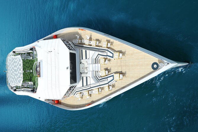 Dubai: Lotus Mega Yacht 3-Hours Dinner Cruise Tour - Ain Dubai and the best photo opportunities
