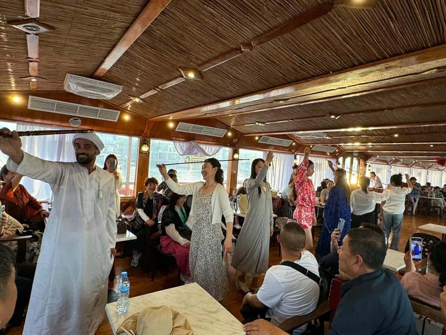 Dubai: Luxury Dinner Cruise with Live Music - The 90-minute route along Dubai Creek