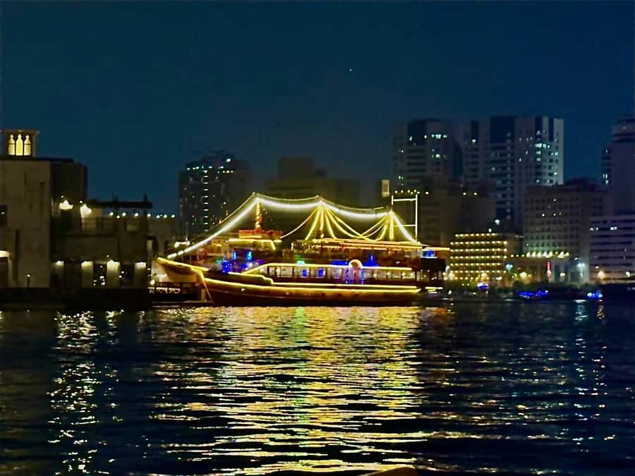 Dubai: Luxury Dinner Cruise with Live Music - Tanoora dancing and live music