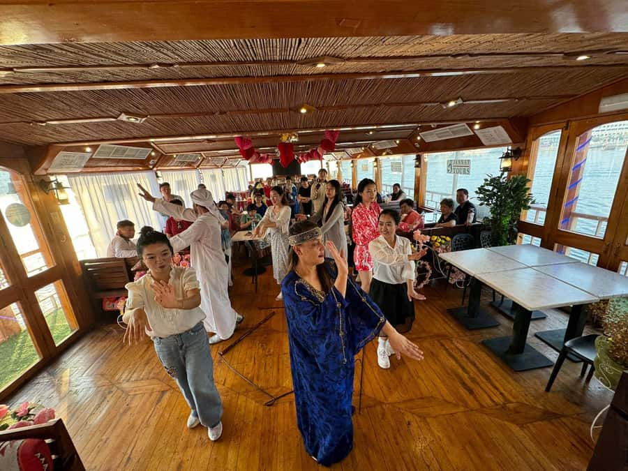 Dubai: Luxury Dinner Cruise with Live Music - Who should book this cruise?