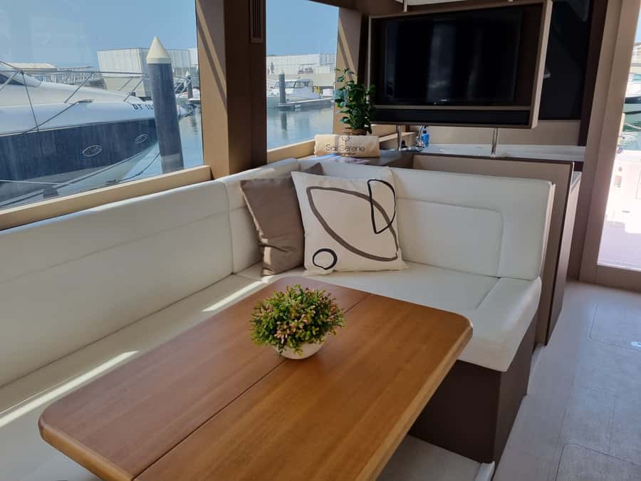 Dubai: Luxury Sightseeing Cruise with Food and Drinks - Why this cruise works so well in Dubai