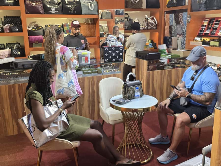 Dubai: Magic & Secret new Shopping Tour - Why this Dubai shopping tour is different