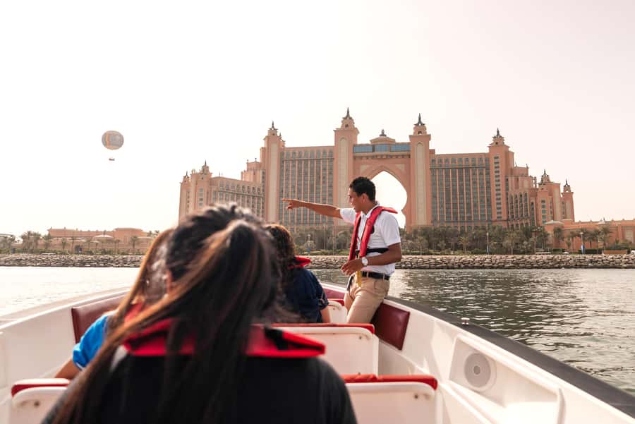 Dubai Marina: 1-Hour Luxury Sightseeing Speedboat Tour - Boarding at Dubai Marina Yacht Club