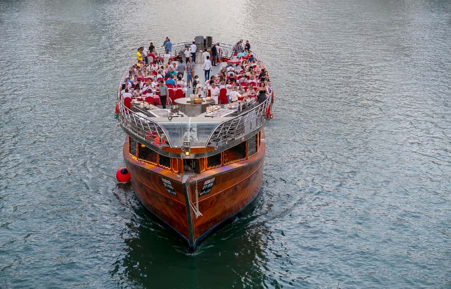 Dubai: Marina Luxury Dhow Dinner Cruise - Should you book the Dubai Marina dhow dinner cruise?
