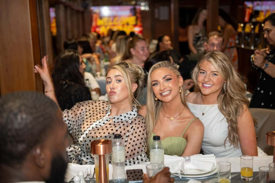 Dubai Marina: Luxury Dinner Cruise, Live Show, Open Bar & DJ - Setting sail from Dubai Marina