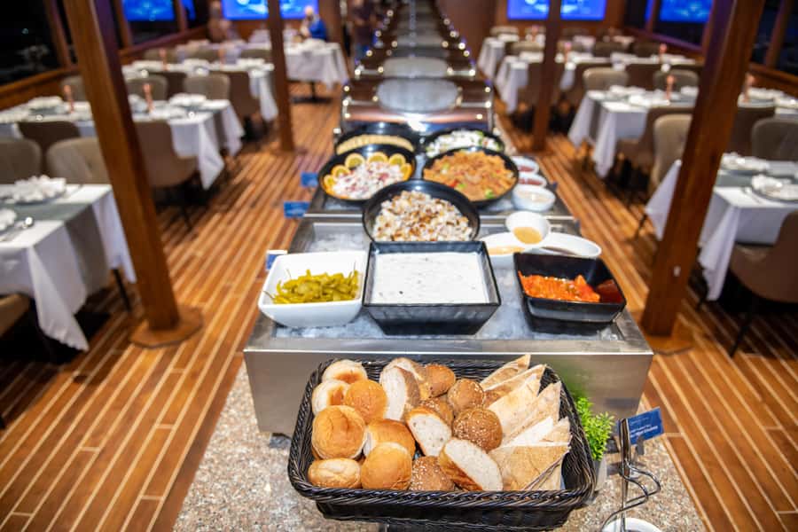 Dubai Marina: Luxury Dinner Cruise, Live Show, Open Bar & DJ - Is $48 a fair price?