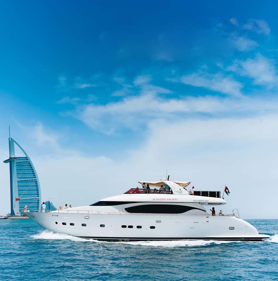 Dubai Marina: Luxury Yacht Tour with Breakfast or BBQ Option - Choosing between one, two, and three hours