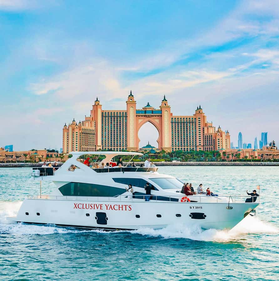 Dubai Marina: Luxury Yacht Tour with Breakfast or BBQ Option - JBR and Jumeirah Beach from the sea