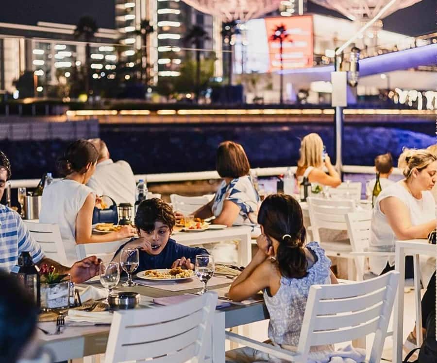 Dubai: Marina Premium Dinner Cruise with Unlimited Drinks - Dinner onboard: good variety, modest expectations
