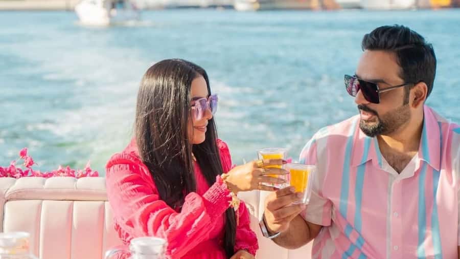 Dubai Marina: Private Boat Tour with Flower - What this private Dubai Marina cruise is really like