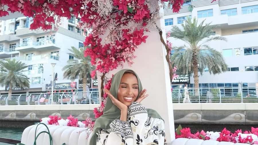 Dubai Marina: Private Boat Tour with Flower - French brunch, drinks, and what is actually included
